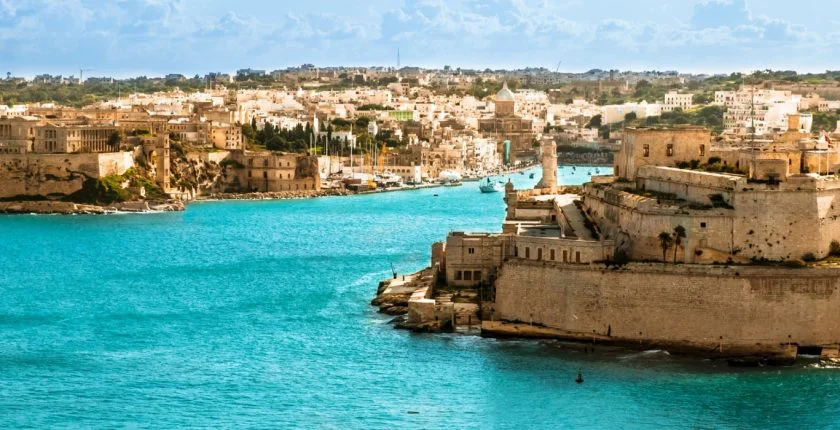 Fort St Angelo sulla punta di Birgu, visto dall'acqua