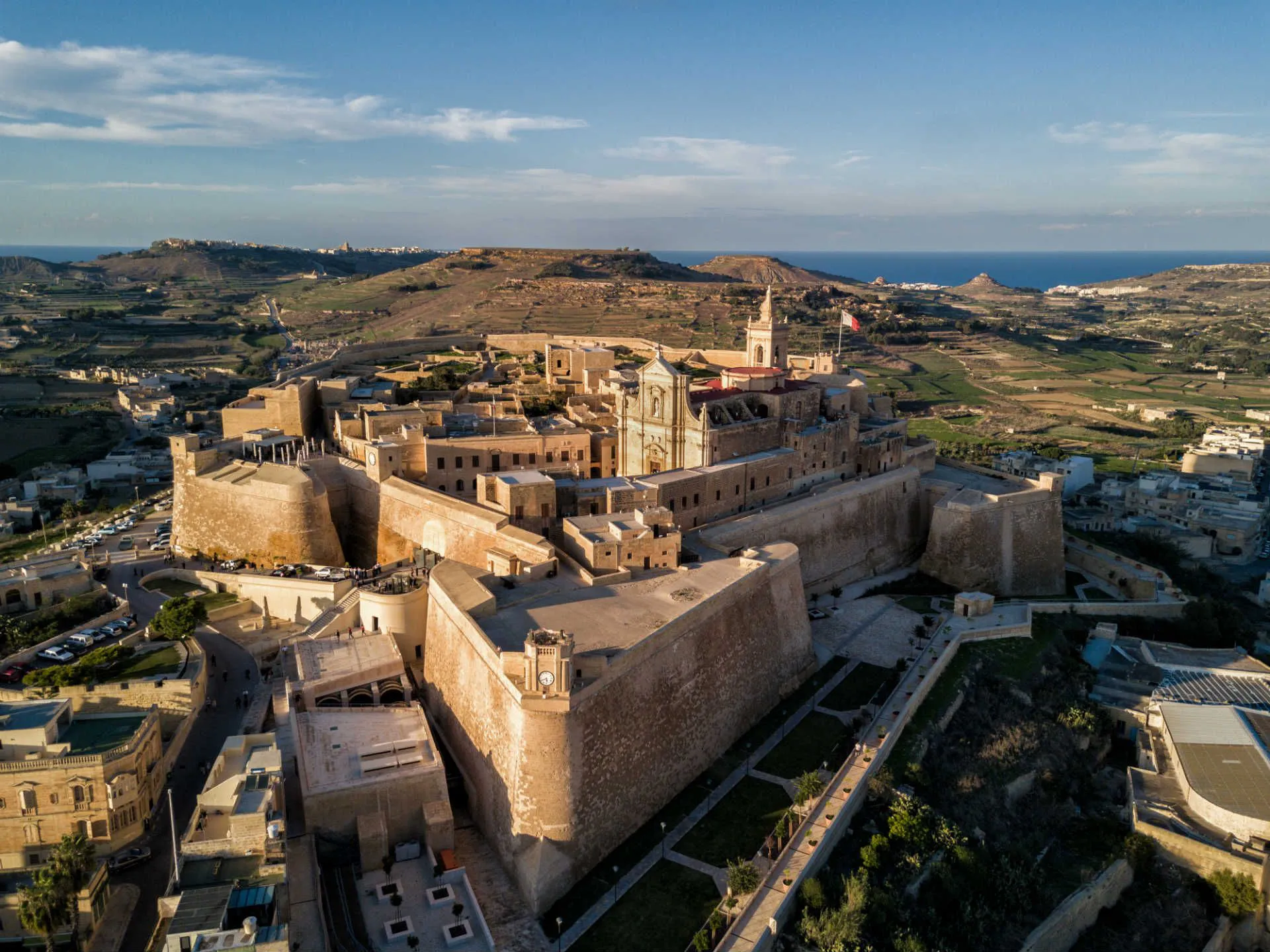 Vue aérienne de la Citadelle et de la cathédrale au-dessus de Victoria, à Gozo