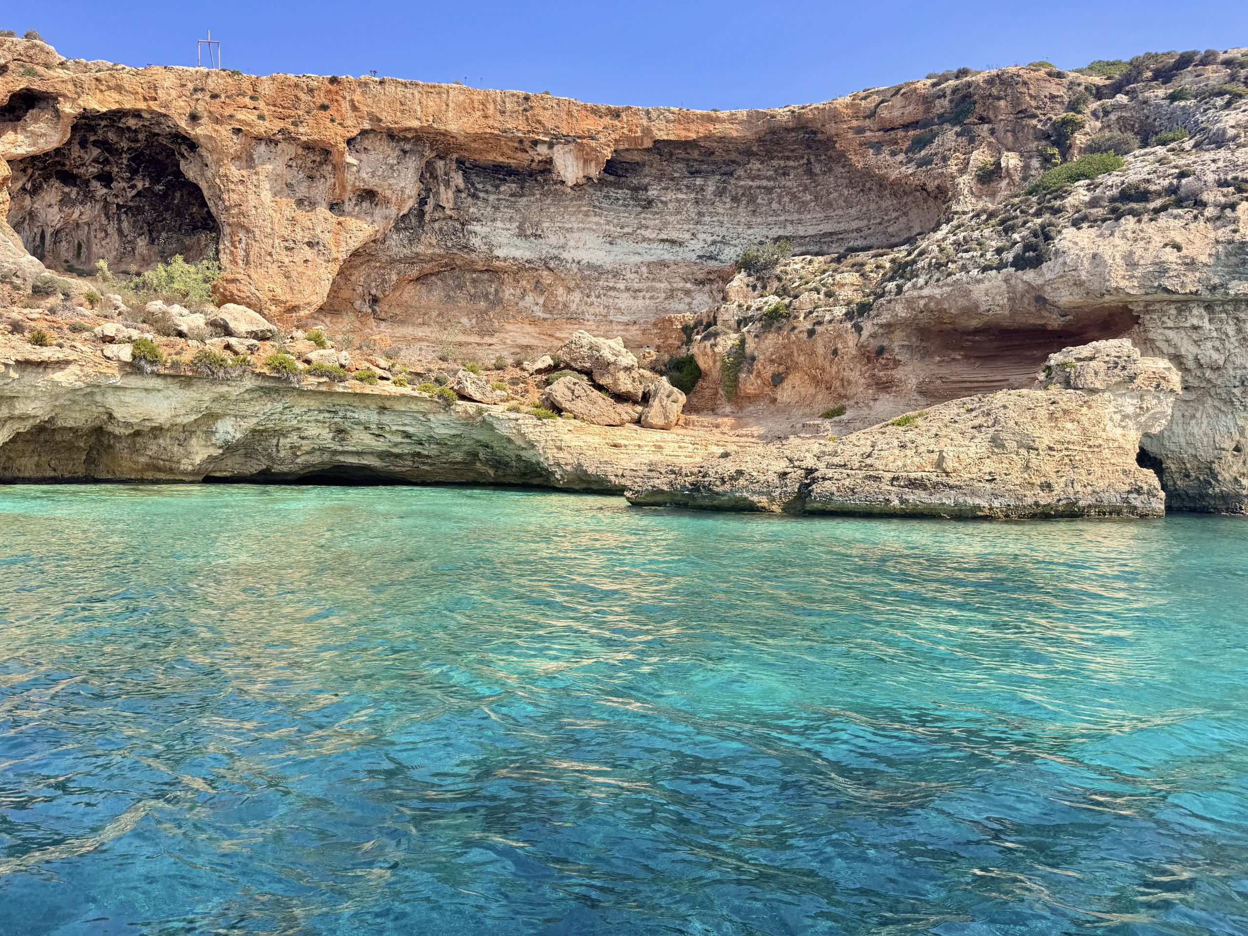 Comino Day Trip Survival Guide: What to Pack, Facilities, & Local Tips
