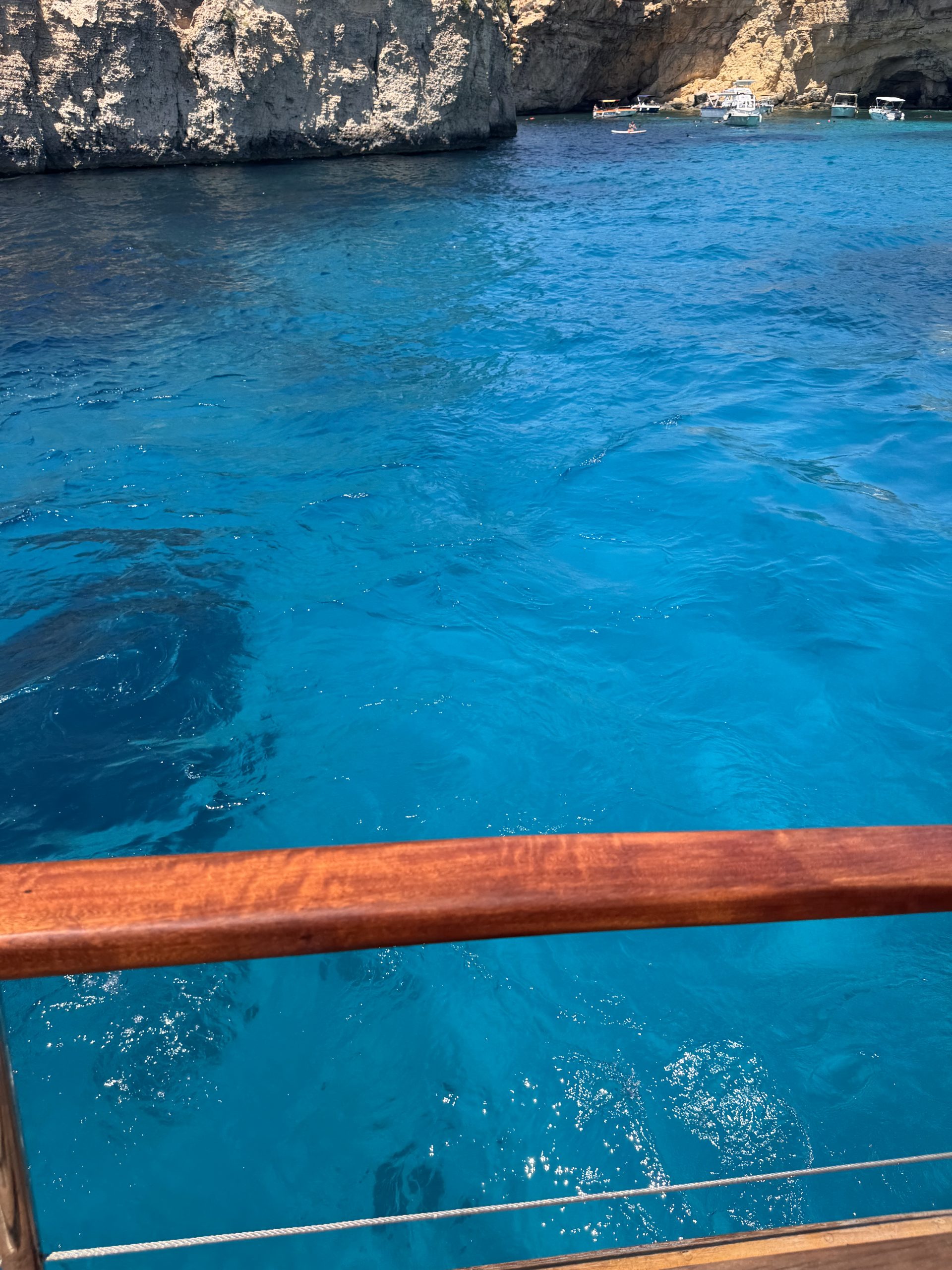 How to Beat the Crowds at the Blue Lagoon: Complete Timing & Season Guide